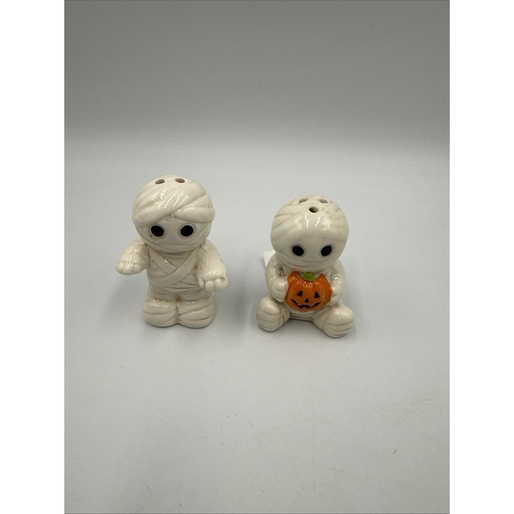 Halloween Mummy Novelty Salt Pepper Set Cracker Barrel NEW